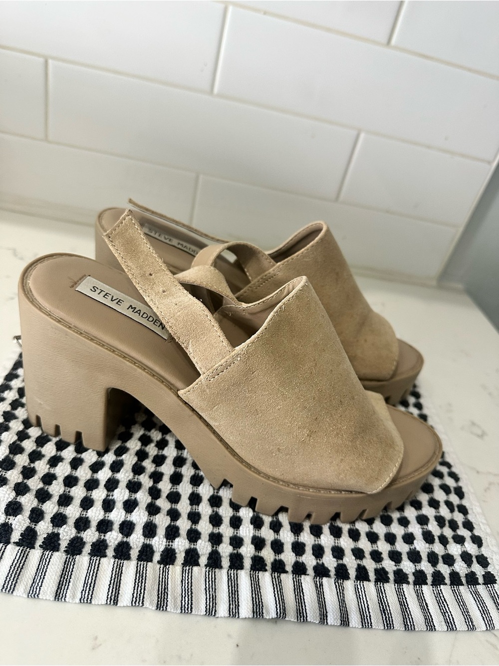 Steve Madden Chunky Womens Beige Suede Platform Sandals Summer - Picture 4 of 4